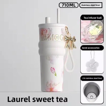 1 Stück 2026 Blossoms Neues Modell Stroh-Isolierbecher 710ml Große Kapazität Stilvoller Kaffeebecher Tragbarer Reise-Auto-Eisbecher Geschenke für Frauen